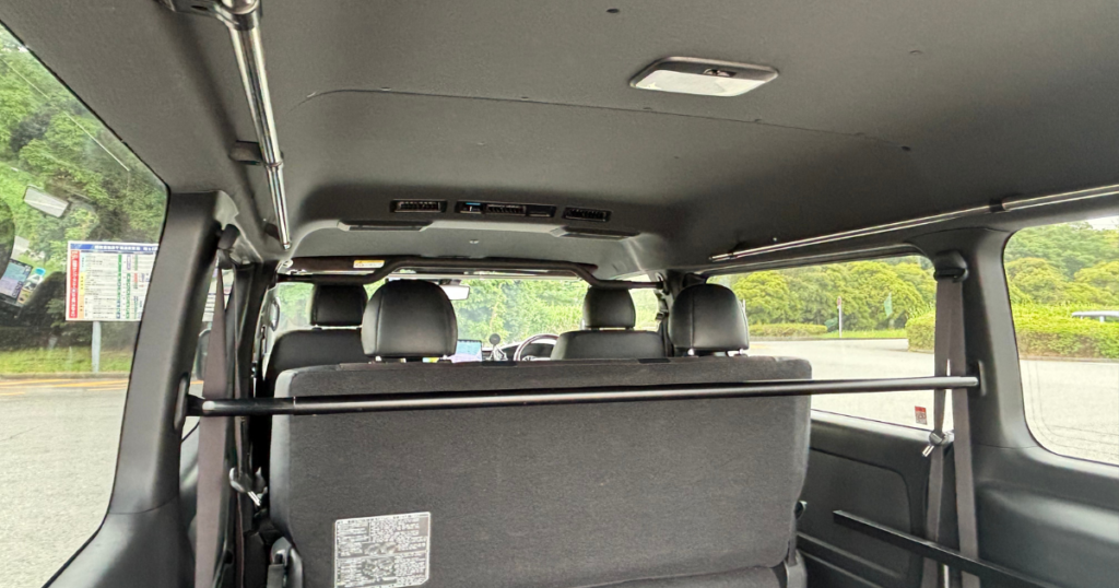 ユーザー車検のためセパレートバー2本を装着した7型ハイエース